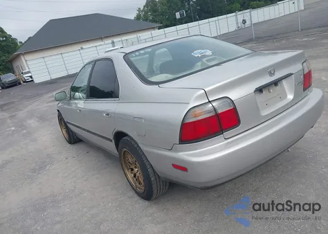 1996 Honda Accord Lx/Ex z USA, uszkodzony, nr VIN 1HGCD5539TA217872